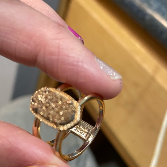 ⭐️Kendra Scott Ribg⭐️ - Picture 2 of 6